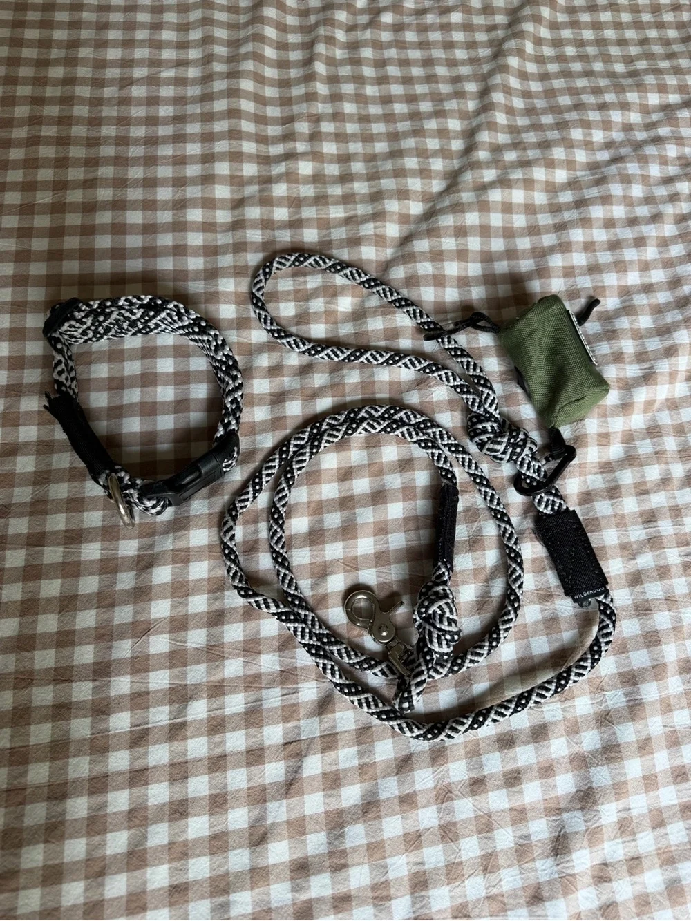Wilderdog Collar and Leash Matching Set with Poop Bag Holder
